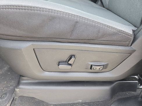 Used 2024 RAM 2500 Big Horn AWD/4WD image 10