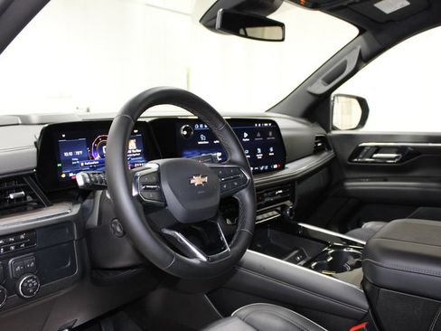 Used 2025 Chevrolet Tahoe Premier RWD image 19