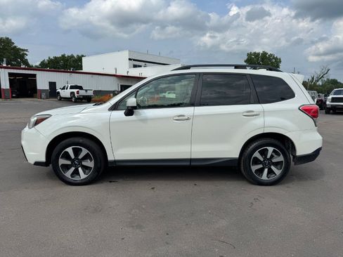 Used 2018 Subaru Forester 2.5i Premium w/ All-Weather Package AWD/4WD image 2