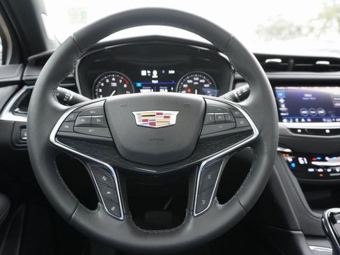 Used 2021 Cadillac XT5 Premium Luxury image 10