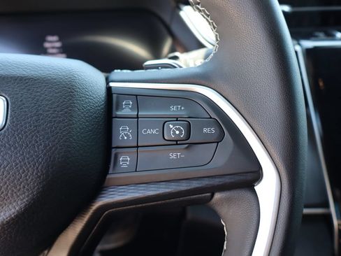 Used 2024 Jeep Grand Cherokee Altitude AWD/4WD image 16