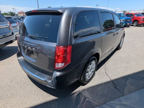 Used 2018 Dodge Grand Caravan SE w/ UConnect Hands-Free Group FWD image 5