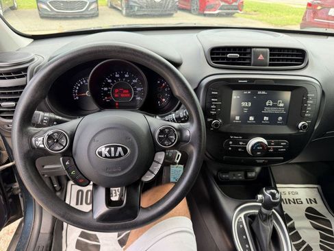 Used 2018 Kia Soul + FWD image 13