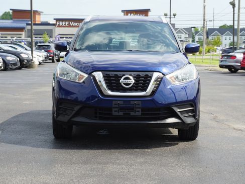 Used 2019 Nissan Kicks SV FWD image 2
