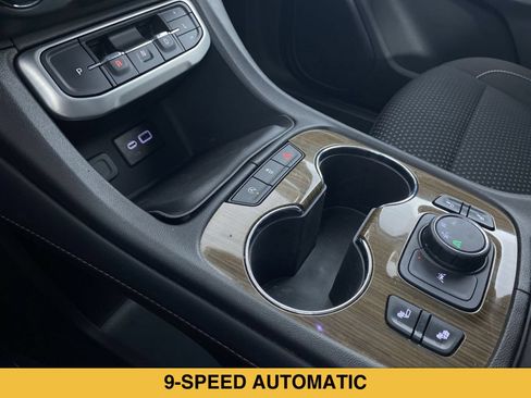 Certified 2023 GMC Acadia SLE w/ Driver Convenience Package FWD image 7