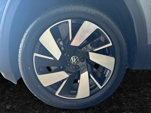 Used 2024 Volkswagen Atlas Cross Sport SE AWD/4WD image 9
