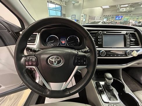 Used 2015 Toyota Highlander XLE AWD/4WD image 10
