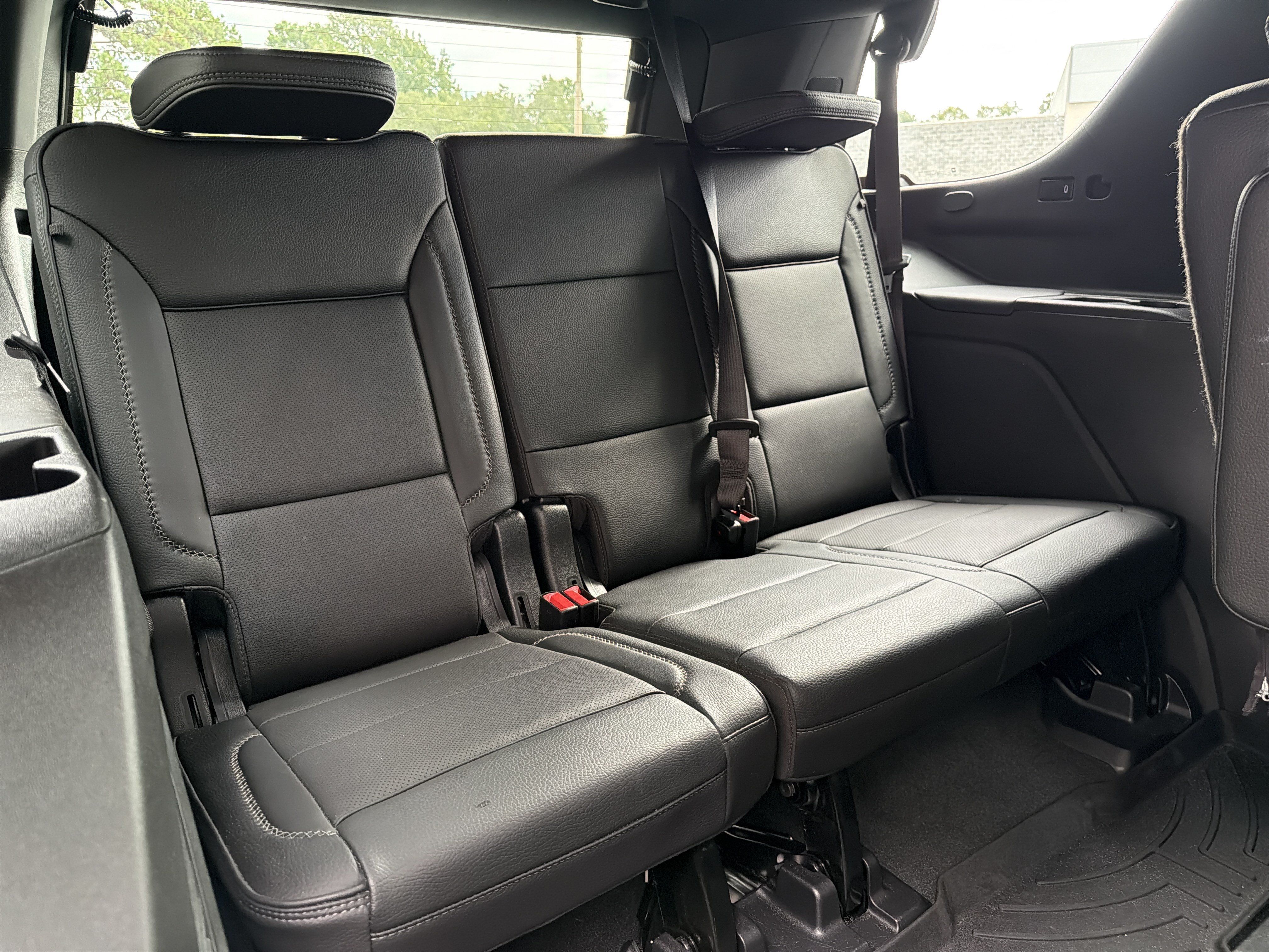 Used 2022 GMC Yukon Denali RWD image 49