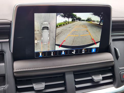 Used 2023 GMC Yukon SLT w/ SLT Premium Package RWD image 8