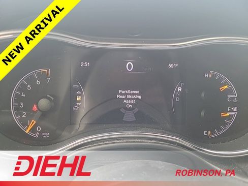 Used 2018 Jeep Grand Cherokee Laredo image 13