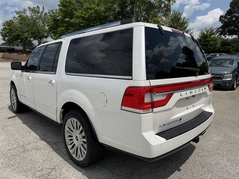 Used 2017 Lincoln Navigator L Reserve RWD image 8