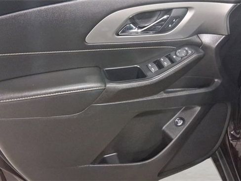Used 2023 Chevrolet Traverse LT image 24