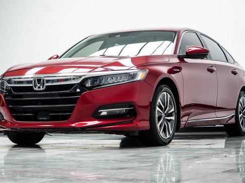 Used 2018 Honda Accord Touring image 9