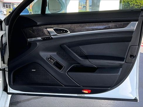 Used 2016 Porsche Panamera S image 28