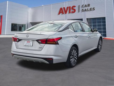 Used 2025 Nissan Altima 2.5 SV AWD/4WD image 6