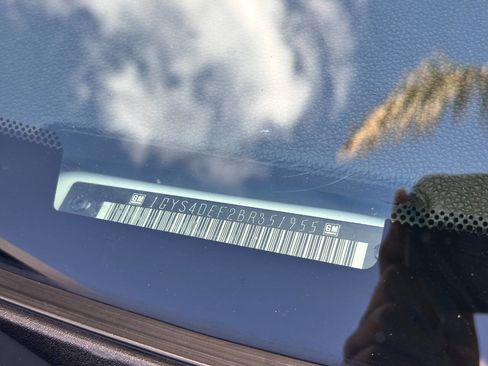 Used 2011 Cadillac Escalade Platinum image 11