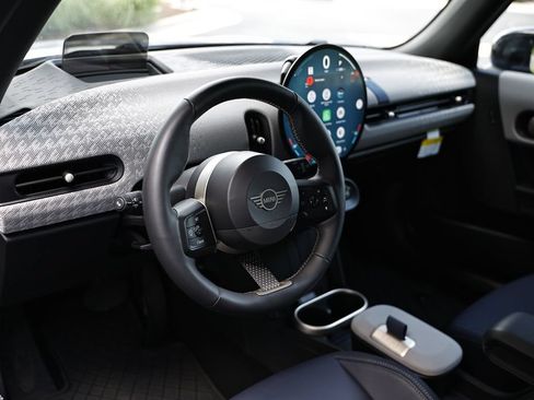 Used 2025 MINI Cooper S FWD image 18