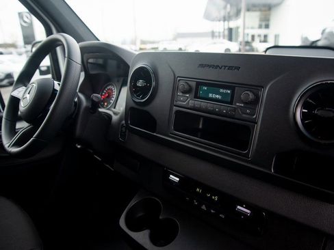 Used 2025 Mercedes-Benz Sprinter 2500 image 30