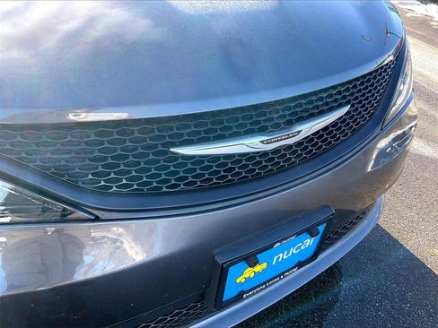 Used 2023 Chrysler Voyager LX image 27