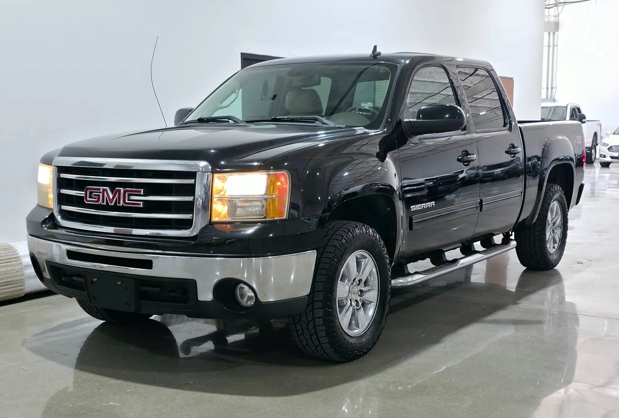 Used 2012 GMC Sierra 1500 SLT w/ SLT Convenience Package AWD/4WD image 8