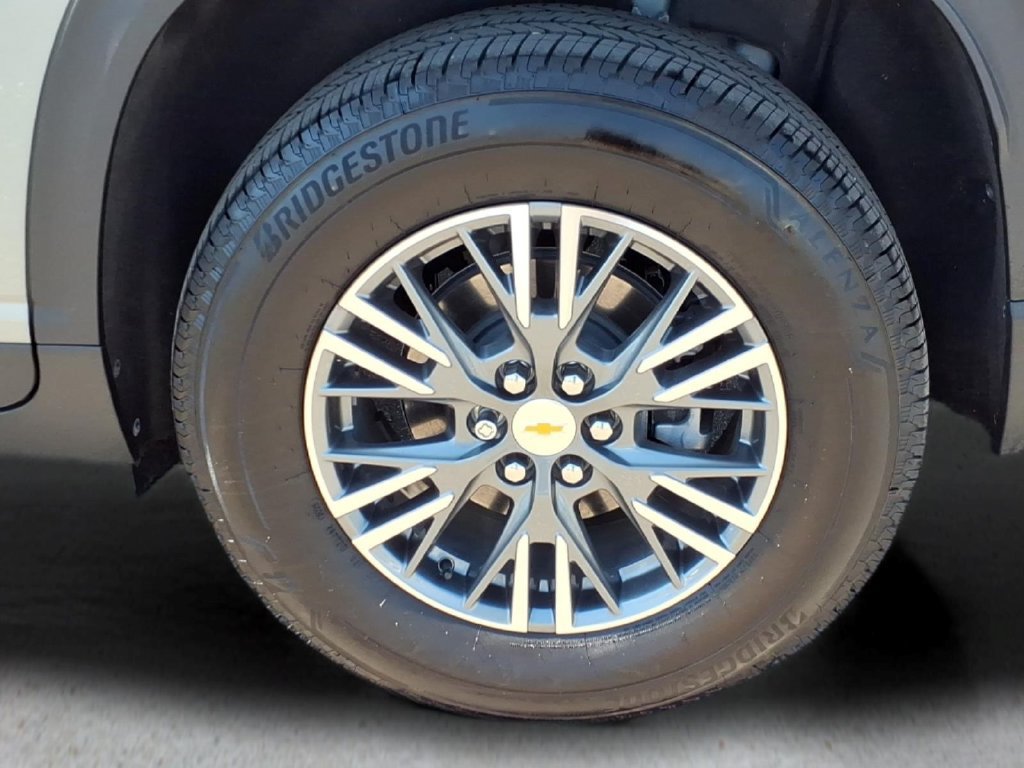 Certified 2025 Chevrolet Traverse LT FWD image 26