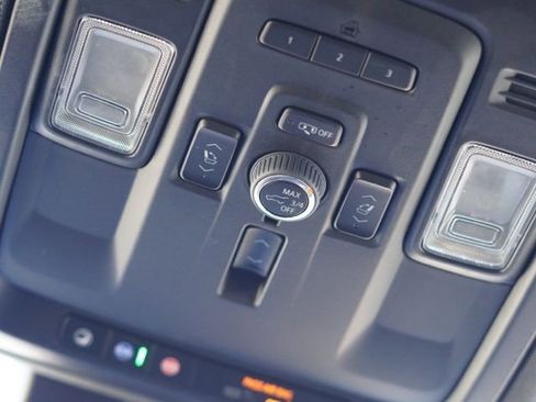 Used 2023 Chevrolet Suburban Premier image 33