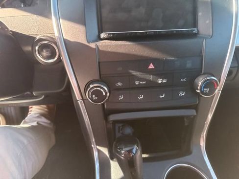 Used 2015 Toyota Camry SE w/ Moonroof Package FWD image 5