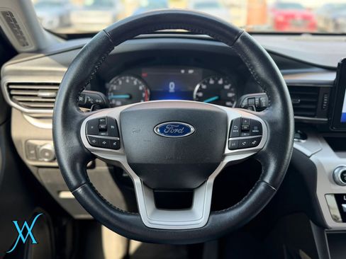 Used 2020 Ford Explorer XLT w/ Equipment Group 202A AWD/4WD image 31