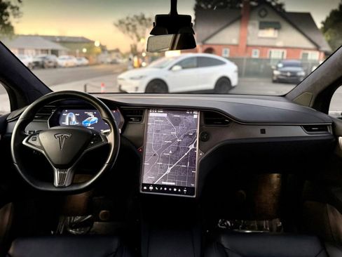 Used 2018 Tesla Model X 100D image 10