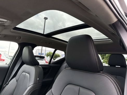 New 2026 Volvo XC40 B5 Core w/ Climate Package AWD/4WD image 24