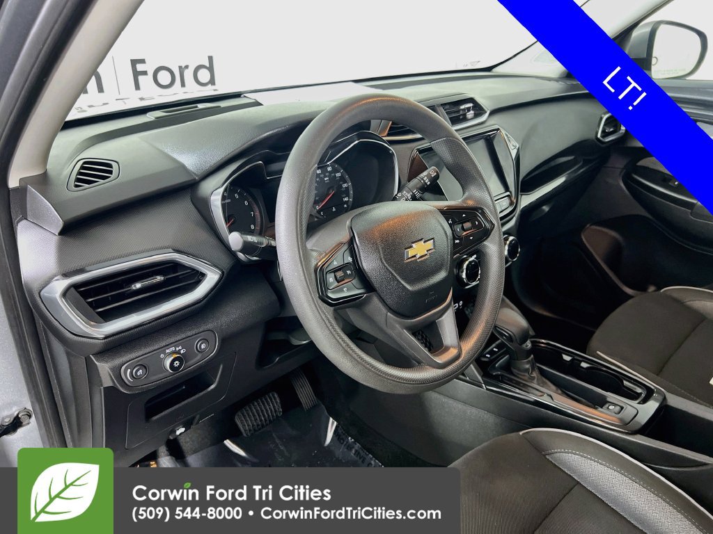 Used 2023 Chevrolet TrailBlazer LT w/ Convenience Package FWD image 3