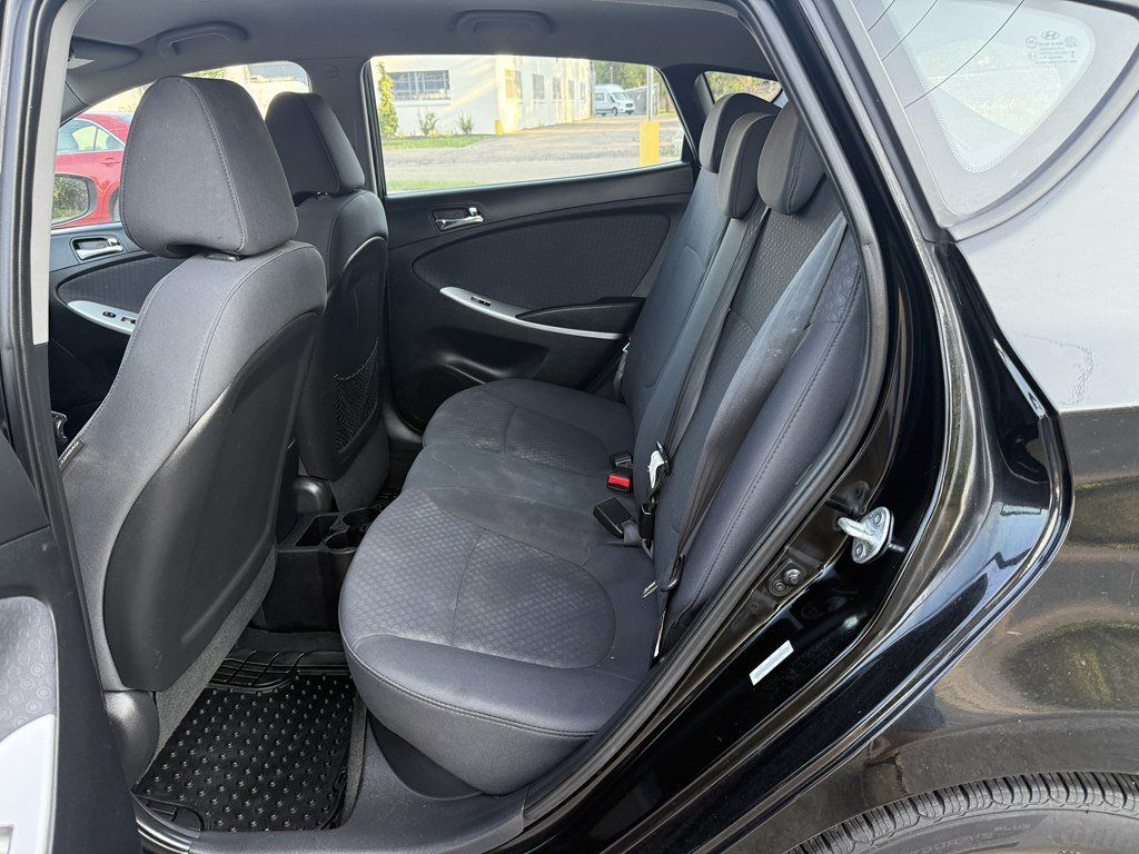 Used 2013 Hyundai Accent SE FWD image 14