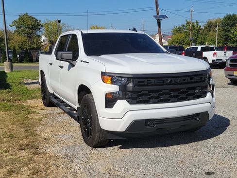 Used 2022 Chevrolet Silverado 1500 Custom w/ Rally Edition AWD/4WD image 2