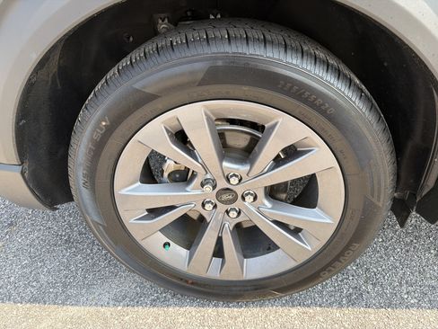 Used 2021 Ford Explorer XLT w/ Equipment Group 202A RWD image 18