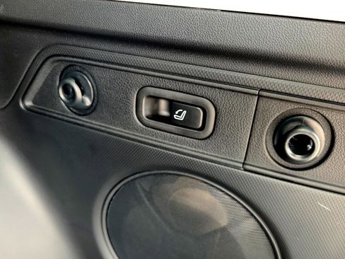 Used 2020 Subaru Forester Touring image 12