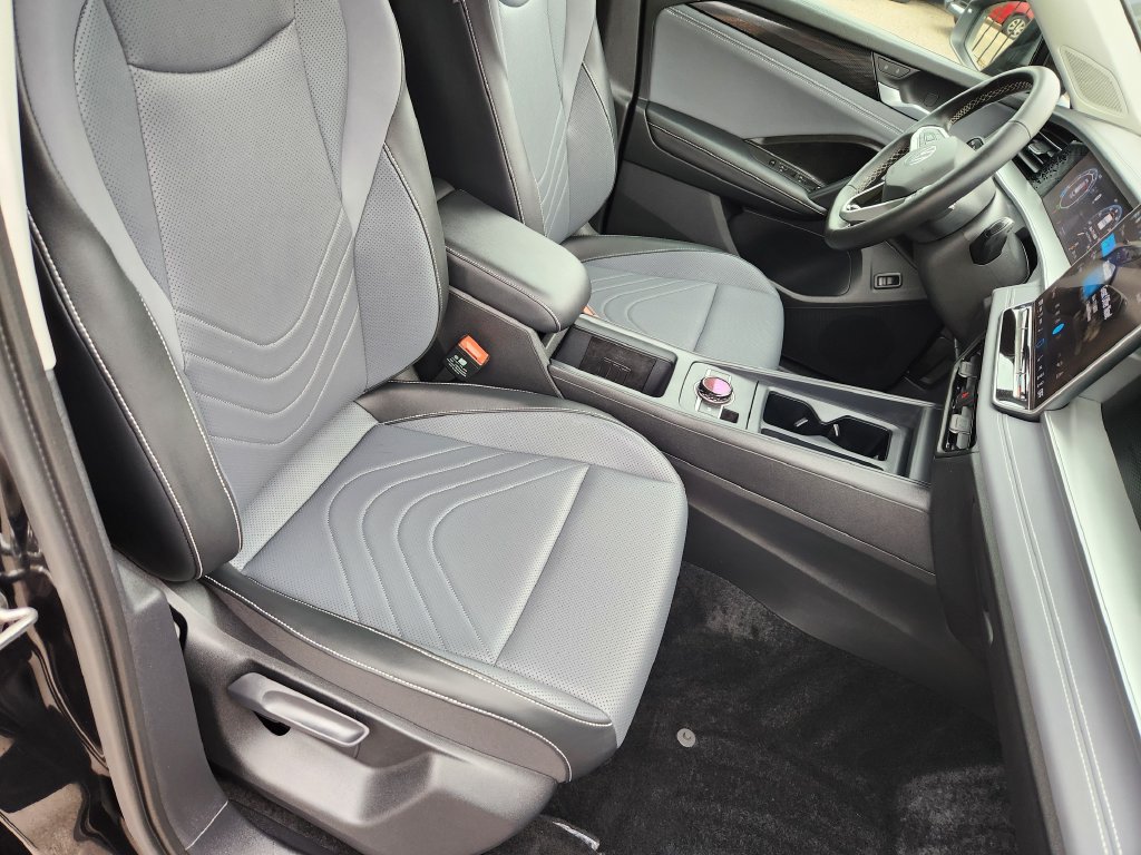 Certified 2025 Volkswagen Tiguan SE AWD/4WD image 11
