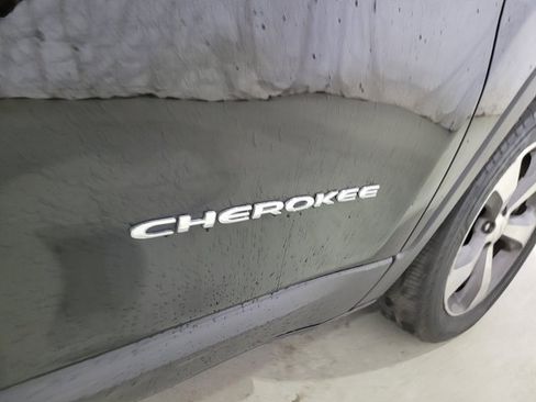 Used 2019 Jeep Cherokee Limited image 64