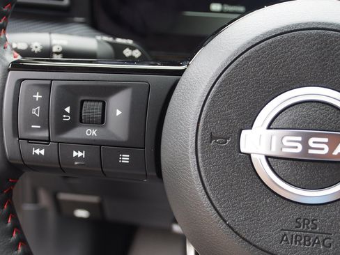 Used 2025 Nissan Kicks SR AWD/4WD image 23