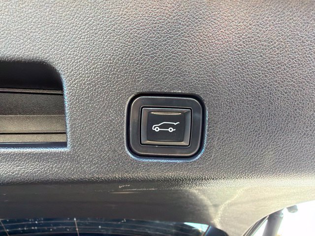 Used 2025 Chevrolet Traverse LT w/ Midnight/Sport Edition FWD image 26