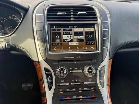 Used 2018 Lincoln MKX Reserve w/ Driver Assistance Package AWD/4WD image 17
