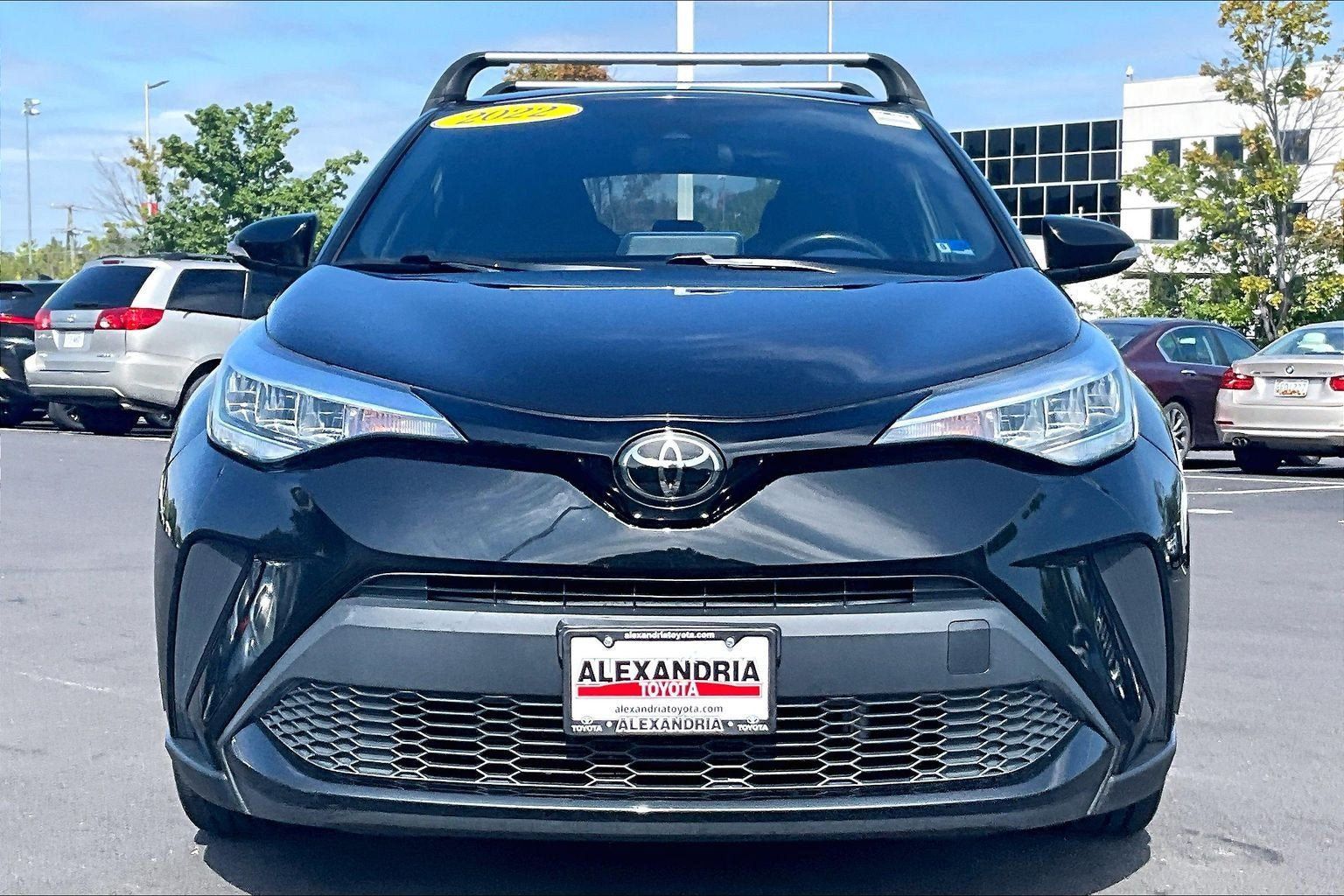 Used 2022 Toyota C-HR XLE FWD image 3
