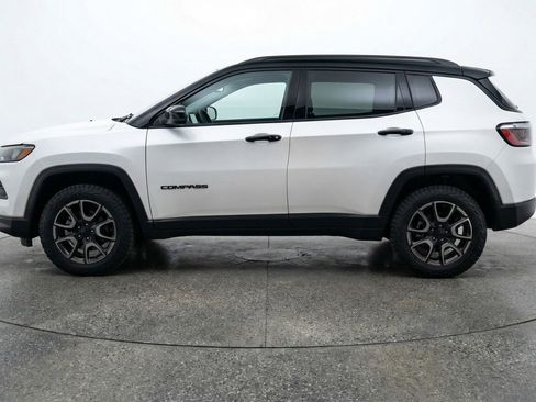 Used 2025 Jeep Compass Trailhawk AWD/4WD image 5