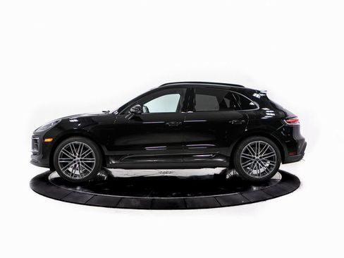 Certified 2025 Porsche Macan image 2