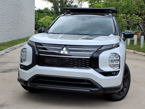New 2026 Mitsubishi Outlander AWD image 2