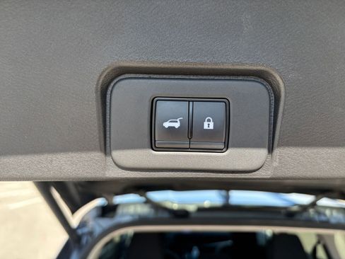 Used 2025 Nissan Rogue SV image 23