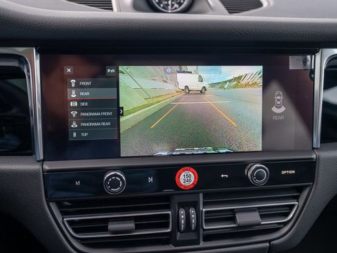 Used 2025 Porsche Macan image 19