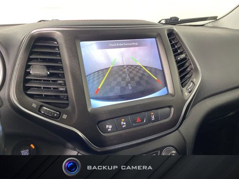 Used 2020 Jeep Cherokee Trailhawk image 6