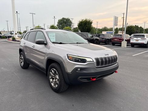 Used 2020 Jeep Cherokee Trailhawk w/ Cold Weather Group AWD/4WD image 7