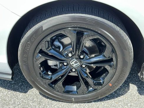 Certified 2025 Honda Accord SE image 19