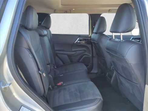Used 2024 Mitsubishi Outlander SE image 15